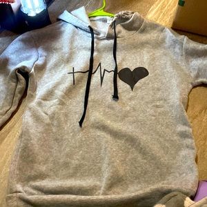 Pull over hoodie never been work I loved it and ordered it not worn it lol